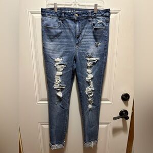 AMERICAN EAGLE RIPPED SKINNY JEANS